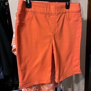Chico’s pull on jogging short in a size 1.5